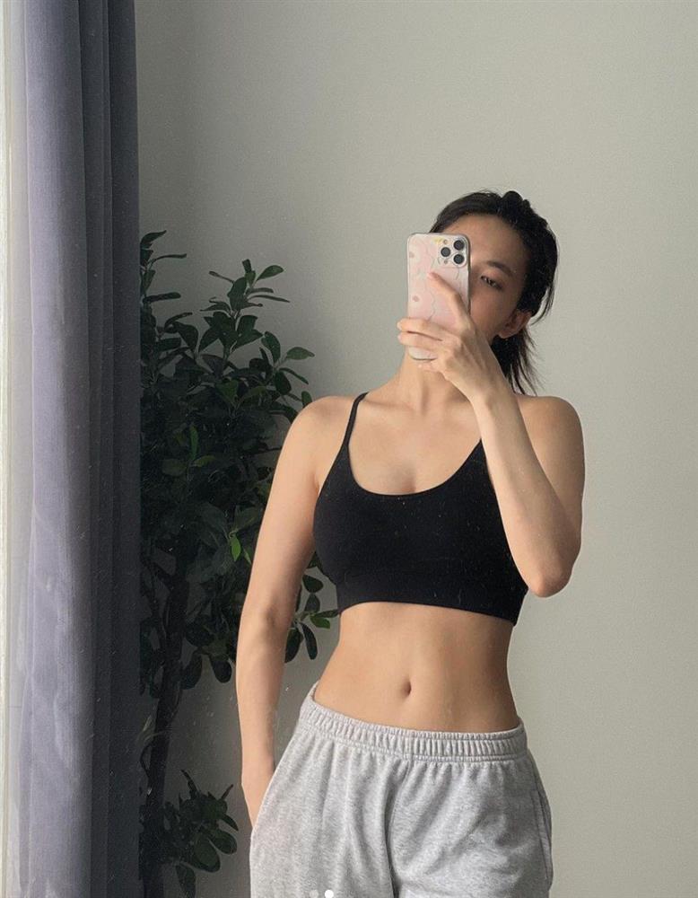 Lưu Diệc Phi bản Việt khoe dáng quyến rũ với áo đúc dáng nhưng lại mắc lỗi-7