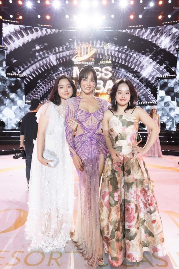 Ái nữ nhà cựu siêu mẫu Thúy Hạnh gây chú ý khi tháp tùng mẹ đi dự sự kiện-2