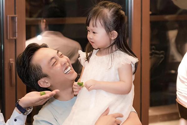 Con gái Cường Đô la - Đàm Thu Trang: Được bố mẹ cưng chiều như công chúa-8