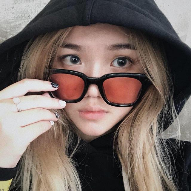 Rich Kid Đồng Tháp bóc giá outfit 88 triệu đồng từng gây chấn động cõi mạng: Ái nữ vua hải sản, sắp lên xe hoa-1