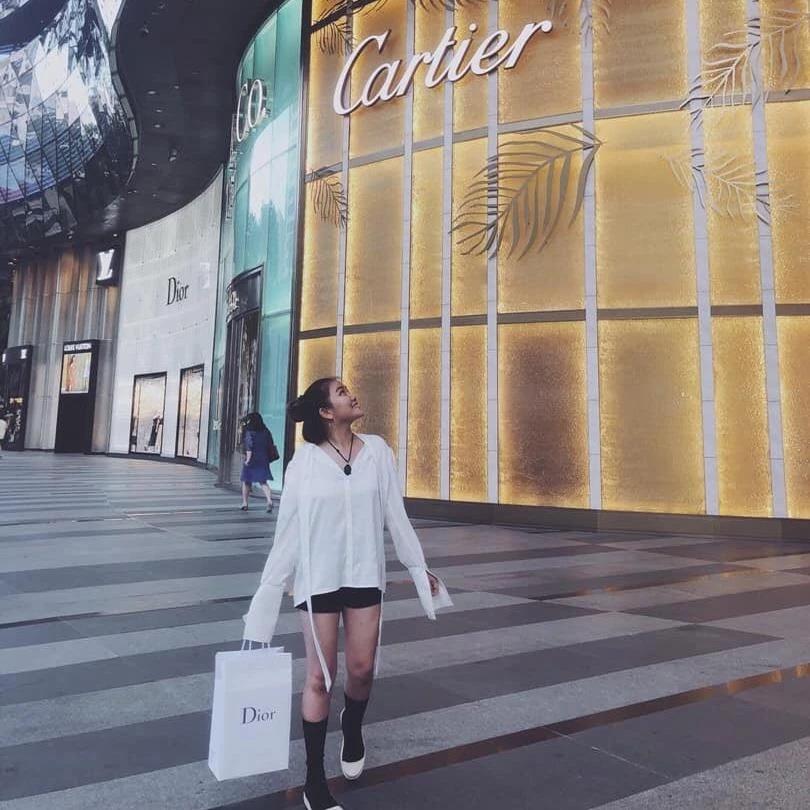 Rich Kid Đồng Tháp bóc giá outfit 88 triệu đồng từng gây chấn động cõi mạng: Ái nữ vua hải sản, sắp lên xe hoa-4