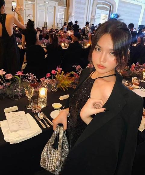 Rich Kid Đồng Tháp bóc giá outfit 88 triệu đồng từng gây chấn động cõi mạng: Ái nữ vua hải sản, sắp lên xe hoa-7