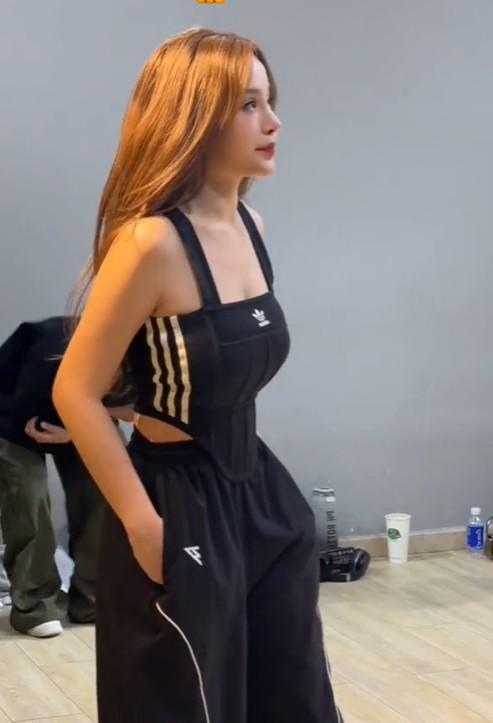 Chị đẹp Huyền Baby hút vạn người mê khi tái xuất với váy body siêu ngắn, đồ tập bốc lửa-8