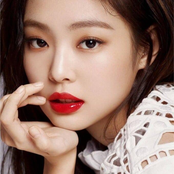 Dự báo màu son đỏ - vũ khí làm đẹp hot nhất Tết Nguyên đán 2024-2