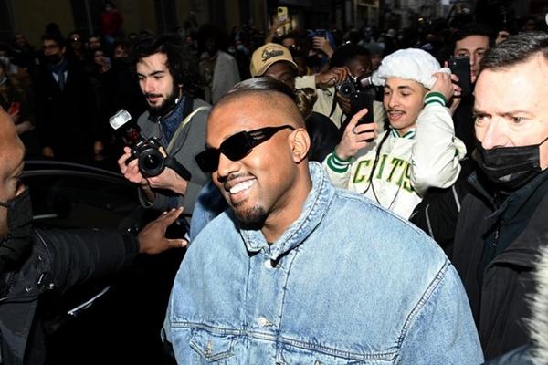 Kanye West gây sốc khi nhổ hết răng thật-3