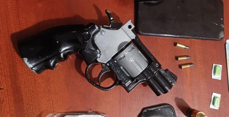 Bắt 2 đối tượng ở Kiên Giang mang súng đã lên đạn đi chơi đêm-2