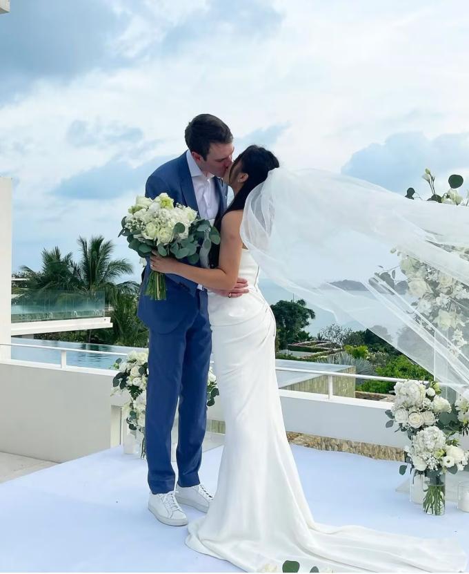 Tài tử Hong Kong Lương Gia Huy xúc động trong đám cưới con gái-1