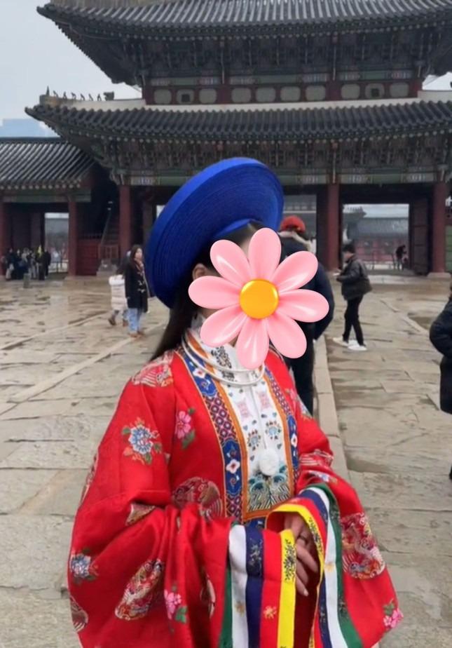 Nữ TikToker mặc Việt phục vào cung Gyeongbokgung: Phản hồi càng đẩy cao tranh cãi-1