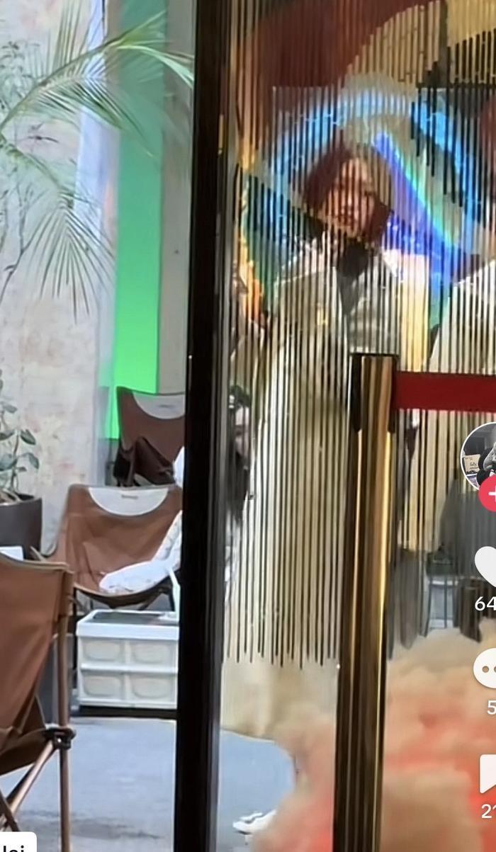 Doãn Hải My bị bắt gặp trên đường, tuy nhiên netizen chỉ chú ý một điều-2