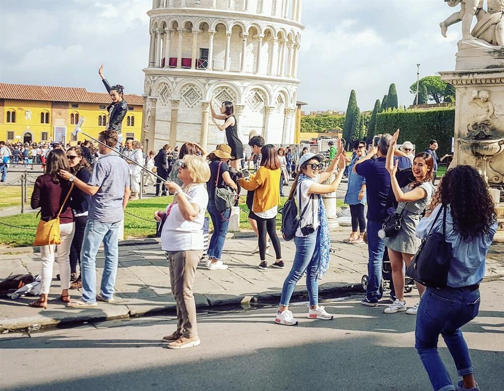 Vì sao chụp ảnh tự sướng còn nguy hiểm hơn cả cá mập tấn công?-3