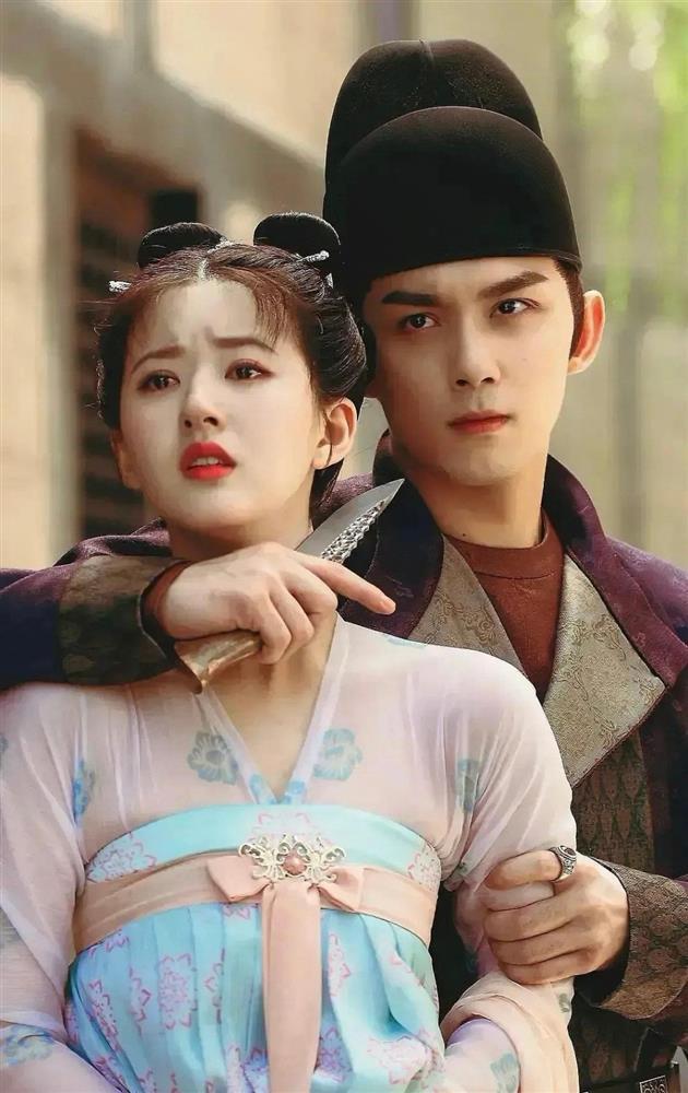 Ngô Lỗi tiếp tục bị bắt gặp lén nhìn Triệu Lộ Tư tại Đêm hội Weibo, fan couple được một phen hào hứng-3