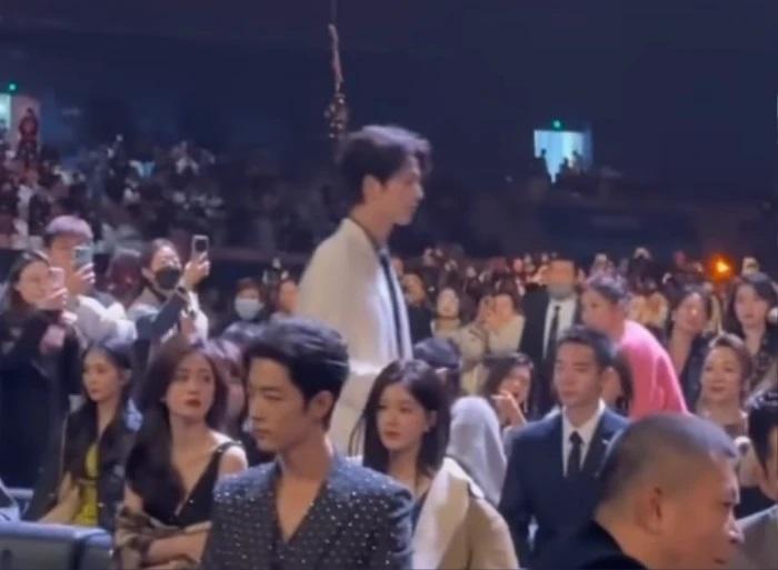 Sau loạt tin đồn chia tay Trương Lăng Hách, Bạch Lộc tự mình đính chính sự thật chỉ với một hành động-9