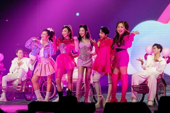 Chị đẹp đạp gió rẽ sóng: Đây đích thực là chị đẹp thân thiện, kết hợp với nhiều sao nữ nhất!-2