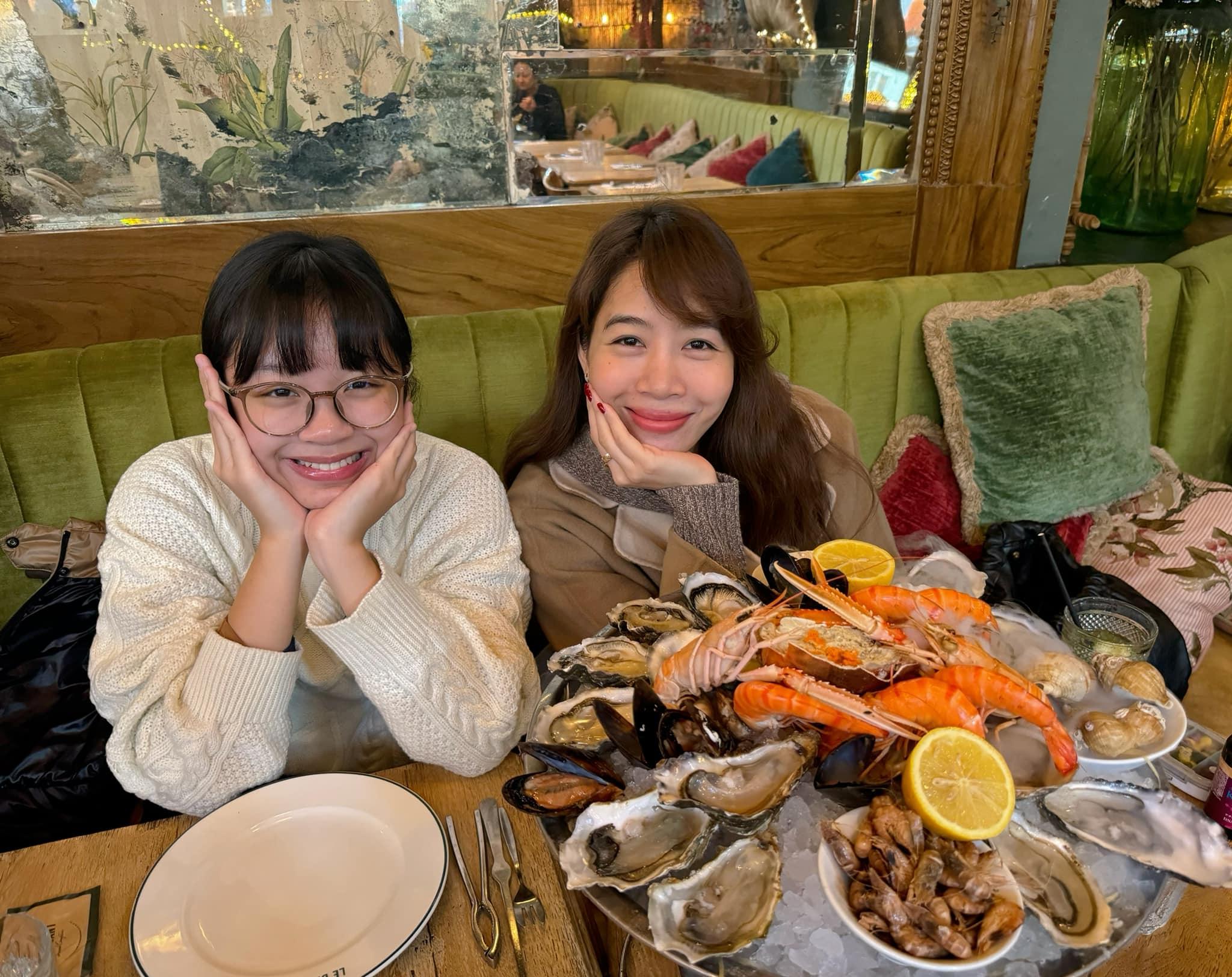 MC Diệp Chi tự hào khoe chỗ dựa ấm êm suốt đời-4