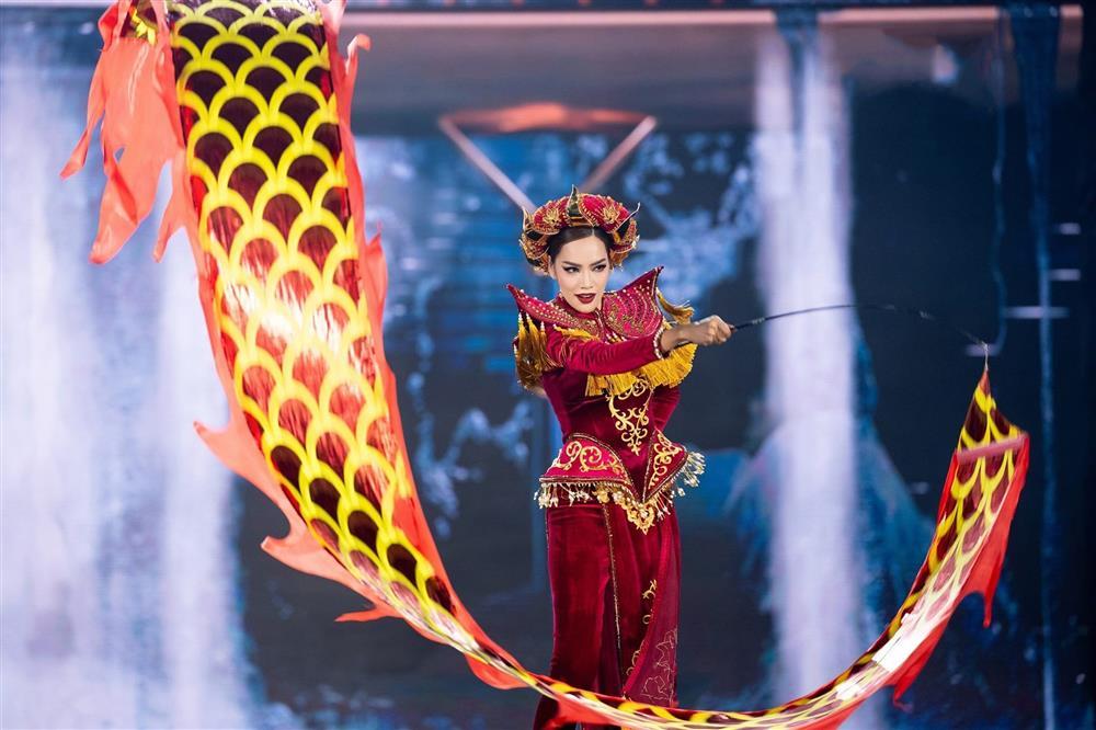 Trang phục dân tộc của Lê Hoàng Phương được bình chọn đẹp nhất 2023-1