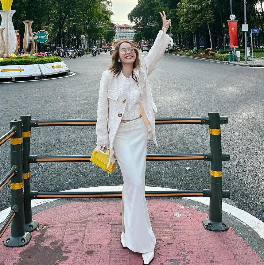 Mặc áo trắng trẻ trung và thanh lịch như mỹ nhân Việt-10