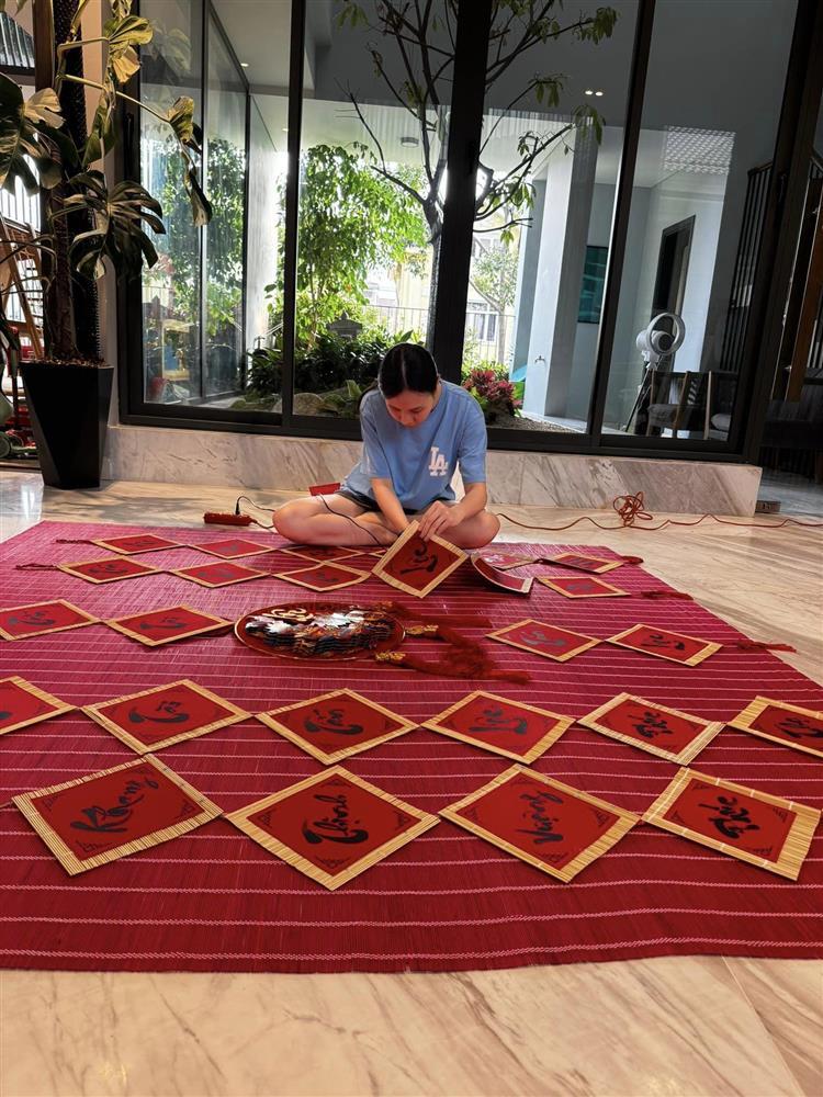 Minh Nhựa tặng vợ hơn 4 tỷ tiêu Tết, vợ chồng Cường Đô La tất bật ở biệt thự triệu đô-5