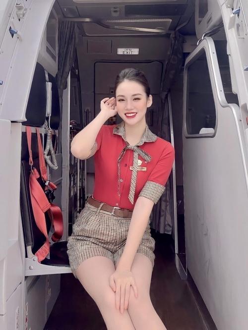 Dàn nữ tiếp viên hàng không Việt nổi như cồn vì quá xinh đẹp, CĐM bất ngờ vì màn lột xác sau những giờ bay-1