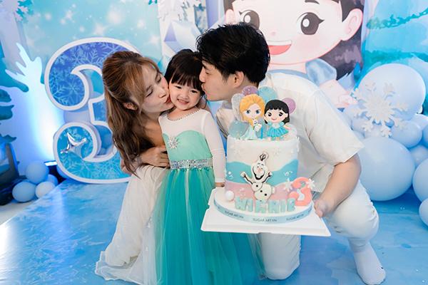 Con gái Đông Nhi - Ông Cao Thắng: Mới 3 tuổi đã có vẻ ngoài đáng yêu như thế nào?-4