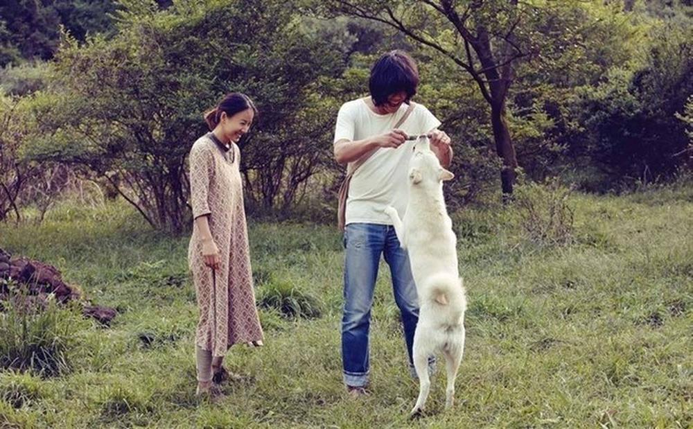 Bức ảnh lộ mặt mộc, vết chân chim của nữ hoàng gợi cảm Lee Hyori gây sốt-4