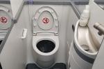 Ác mộng của hành khách bị 'nhốt' trong toilet máy bay suốt hành trình 2 tiếng
