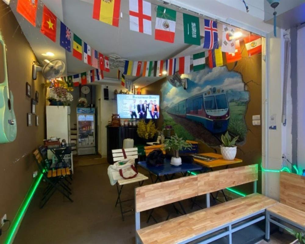 Hành động lạ của chủ quán cà phê ở Hà Nội khiến vị khách Ấn Độ bất ngờ-2