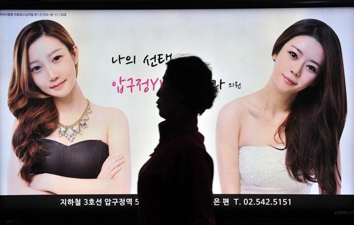 Sang Hàn Quốc hút mỡ làm đẹp đón Tết, cô gái chết oan-1