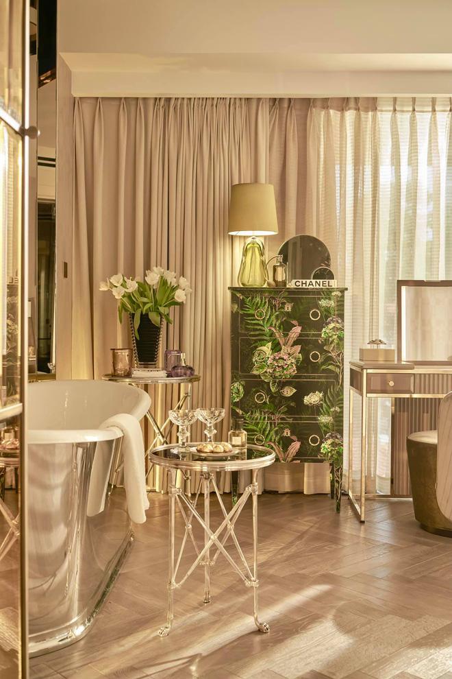 Cận cảnh phòng tắm từng gây nhiều tranh cãi của NTK Thái Công và bạn trai-15