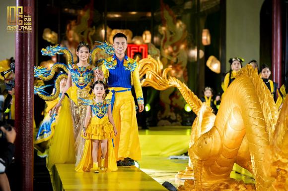 NTK Nhật Thực và dàn mẫu nhí tỏa sáng trong BST mới-3