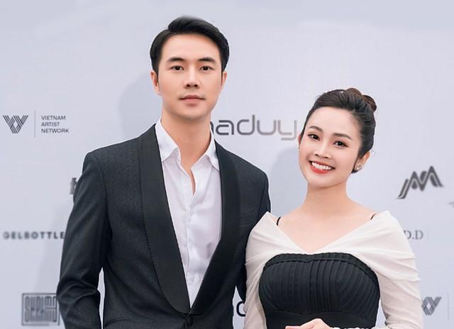 Phản ứng bất ngờ của MC Thùy Linh khi ông xã Đức Hiếu có cảnh hôn Huyền Lizzie-4