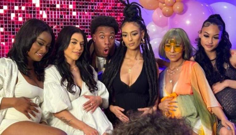 Ca sĩ gây tranh cãi vì khoe khiến 5 phụ nữ mang bầu cùng lúc-1