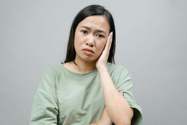 3 tháng sau ngày cưới, chồng viết đơn ly hôn khi vô tình nghe mẹ vợ căn dặn con gái-1