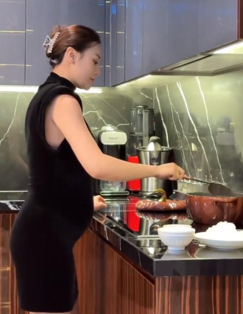 Từ ngày làm vợ Shark Bình, Phương Oanh từ nhận búa rìu dư luận, giờ được hội chị em khen nức lời-9