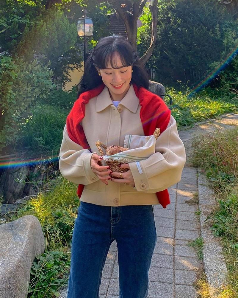 4 lưu ý diện đồ đỏ đi chơi Tết để xinh mà không sến-1