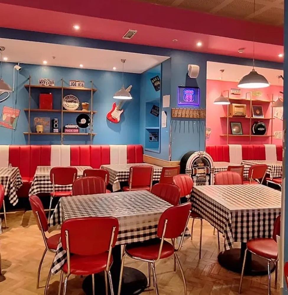 Khách Việt rát tai khi trải nghiệm quán ăn chửi khách như hát hay ở Anh-3