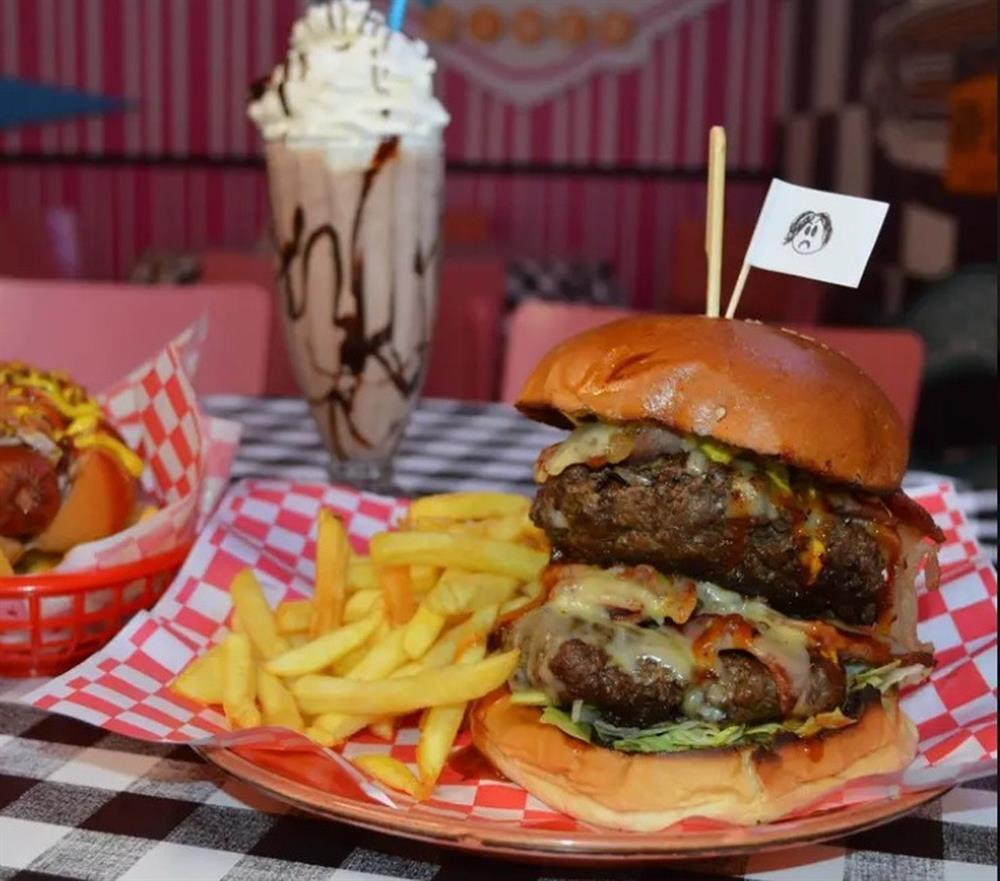 Khách Việt rát tai khi trải nghiệm quán ăn chửi khách như hát hay ở Anh-5