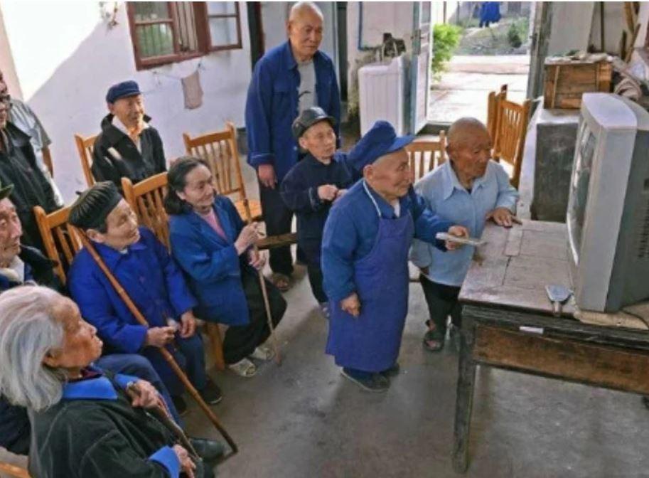 Ngôi làng kỳ lạ chỉ sinh ra người lùn, không ai cao quá 1,2 mét-2