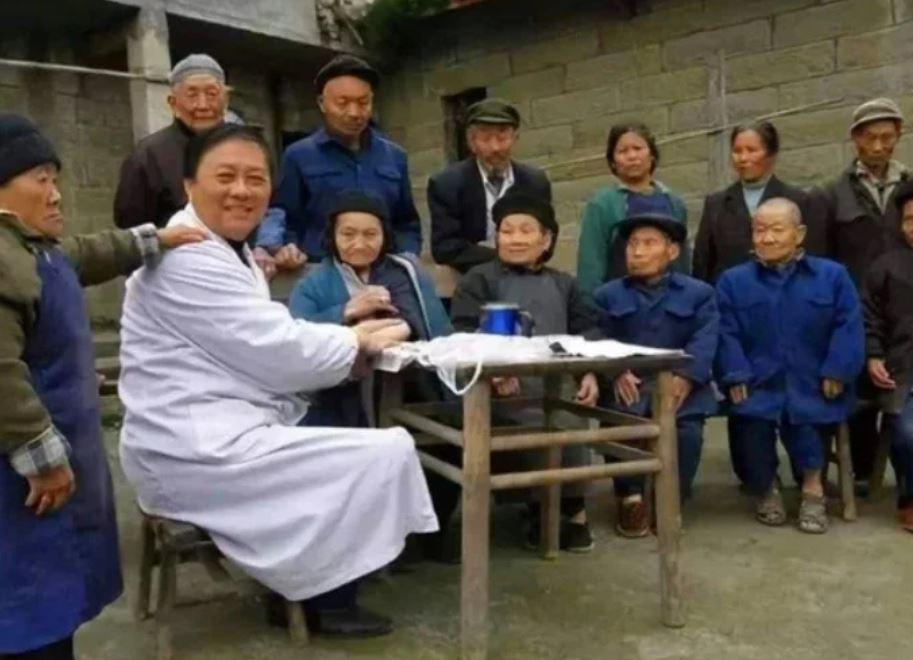 Ngôi làng kỳ lạ chỉ sinh ra người lùn, không ai cao quá 1,2 mét-3