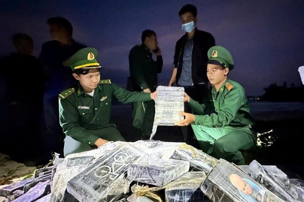Gần 300kg ma túy trên bờ biển Quảng Ngãi giá ước tính 1.300 tỷ đồng-1