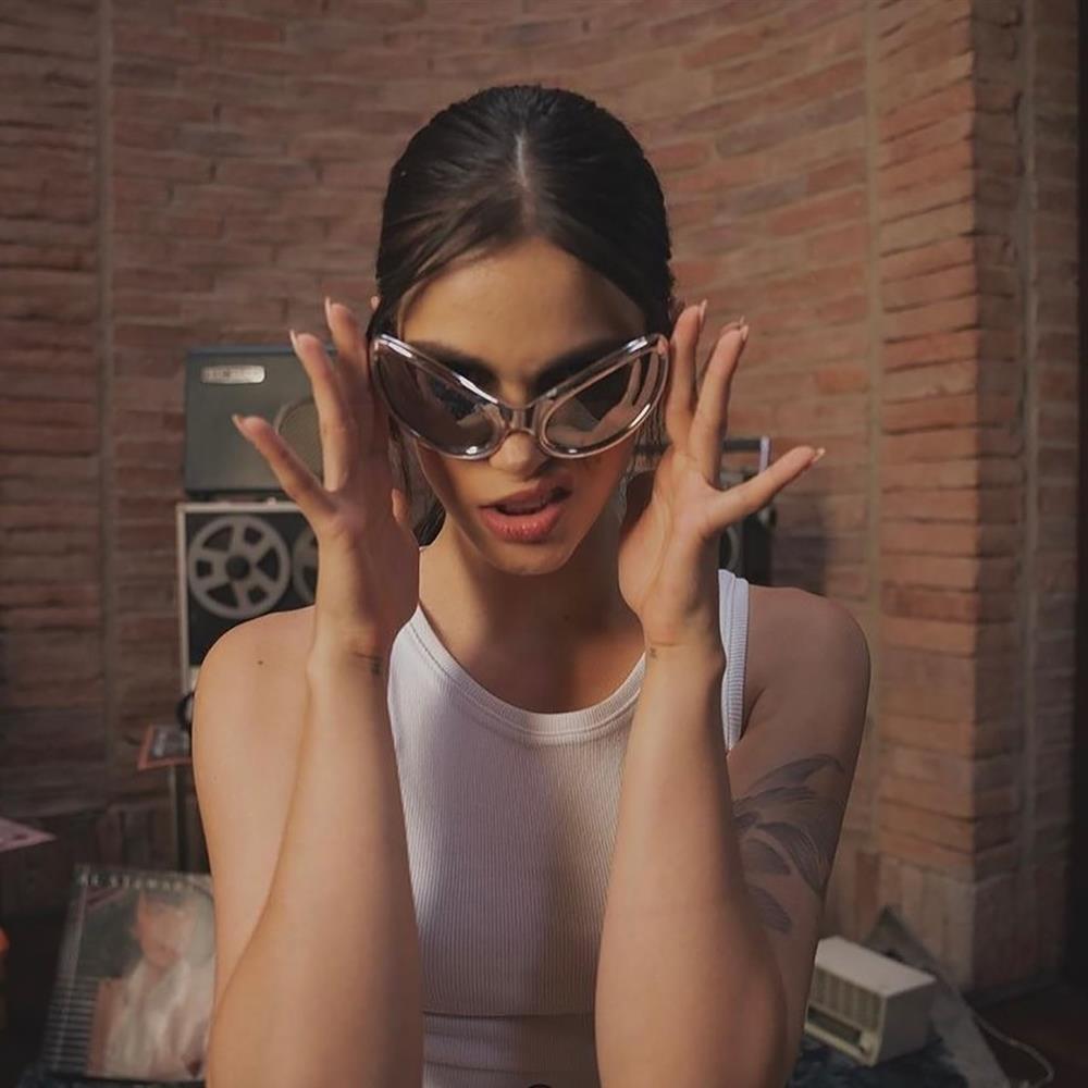 Người đẹp Venezuela cao 1,82 m sang Việt Nam thi hoa hậu-14