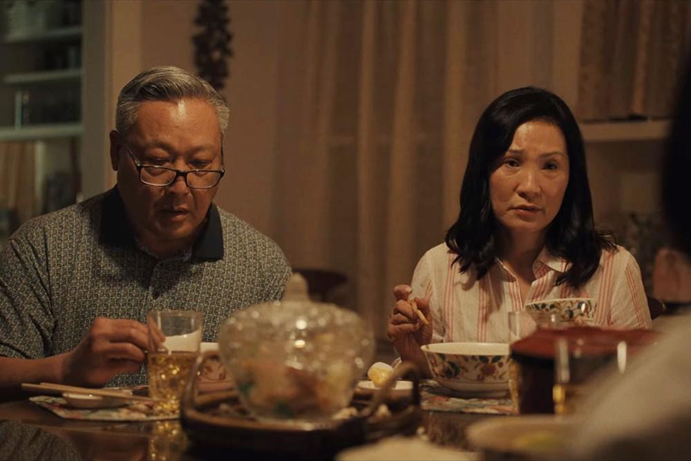 Hai nghệ sĩ mang dòng máu Việt xuất hiện trong phim vừa thắng giải Emmy-3