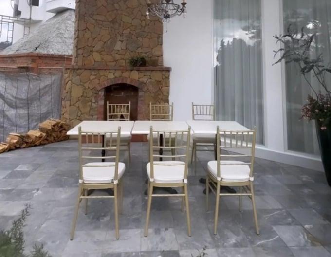 Nghệ sĩ tậu nhà trong năm 2023: Người mua biệt thự khủng, người tặng đứt bố mẹ căn liền kề-5