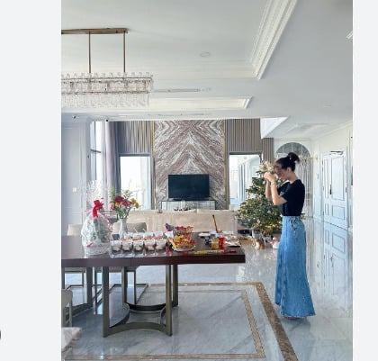 Nghệ sĩ tậu nhà trong năm 2023: Người mua biệt thự khủng, người tặng đứt bố mẹ căn liền kề-11