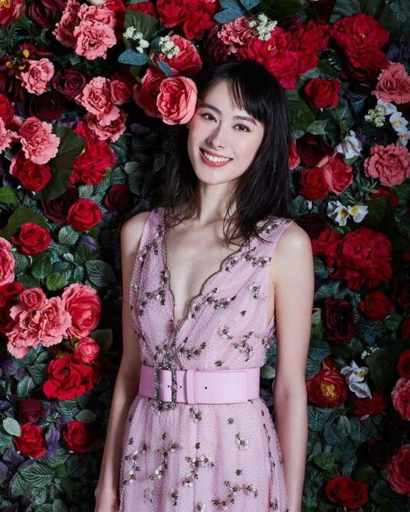 Chuyện tình của mỹ nhân từ bỏ sự nghiệp ở tuổi 20, sinh con cho tỷ phú-1