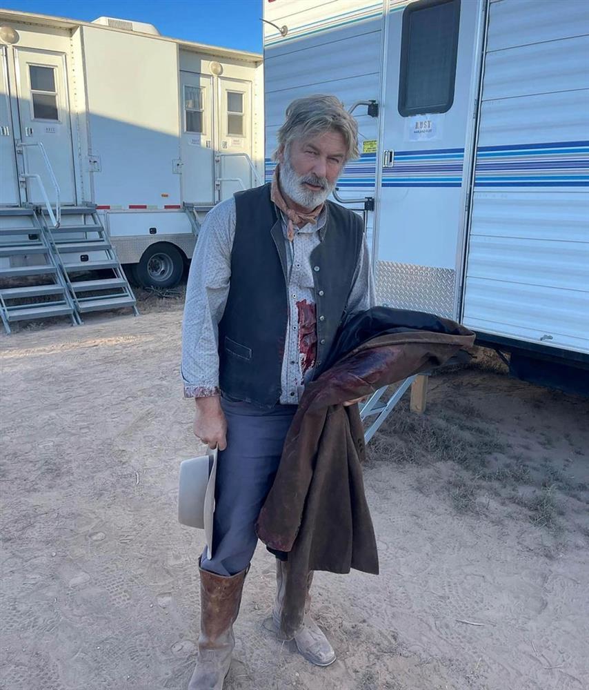 Tài tử Alec Baldwin bị truy tố vì tội ngộ sát, đối diện án tù 18 tháng-1