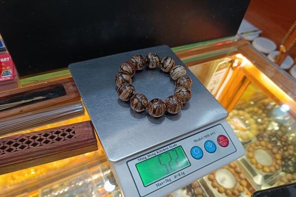 Xuyên đêm giải cứu 2 du khách kiệt sức, bị mắc kẹt trên núi ở Nha Trang-2