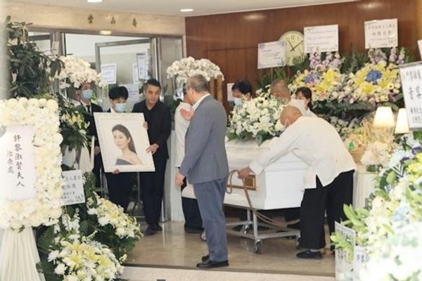 Chồng Á hậu ATV Lê Thục Hiền rao bán nhà ngay sau đám tang vợ-4