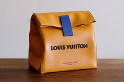 Túi đựng bánh mỳ Louis Vuitton gây tranh cãi vì có giá hơn 73 triệu đồng