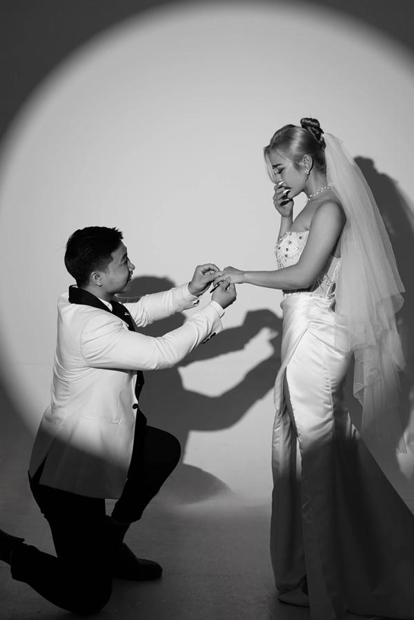 Cô dâu Hà Nội khoe cơ bắp, bế ẵm chú rể và chuyện tình phòng gym gây sốt-3