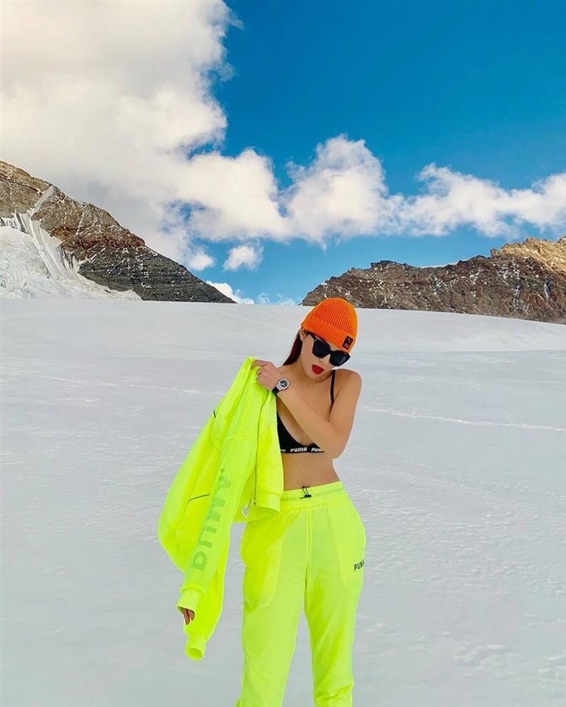 Thảo Nhi Lê và loạt mỹ nhân Việt diện bikini giữa trời tuyết gây tranh cãi-7